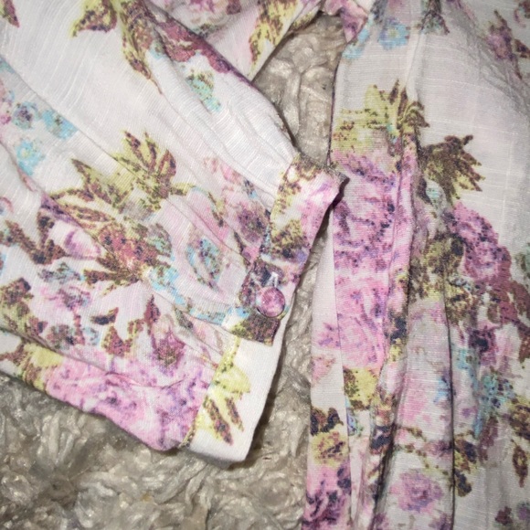 Floral Button-down Blouse LC- Lauren Conrad Size XS ✨Never Worn✨ - Picture 6 of 8